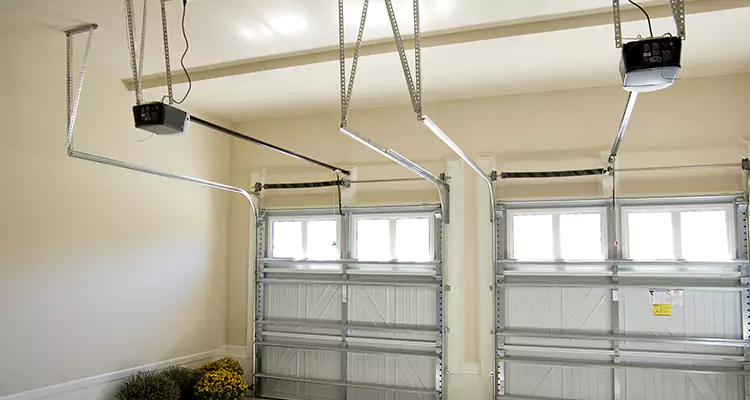 Residential Emergency Garage Door Repair in Coconut Creek, FL