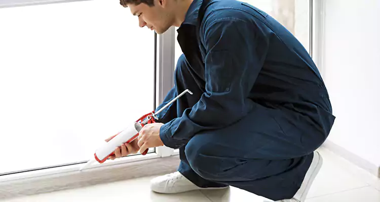 Window Glass Caulk Repair in Coconut Creek, FL